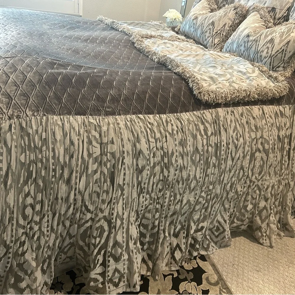 Elegant Gray Bedding Set